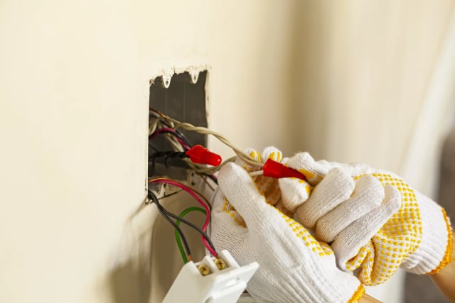 Eletricista 24 horas para resolver problemas elétricos imprevistos